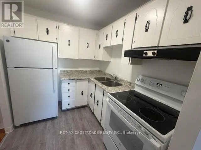 305 - 1 KINGSTON ROAD E