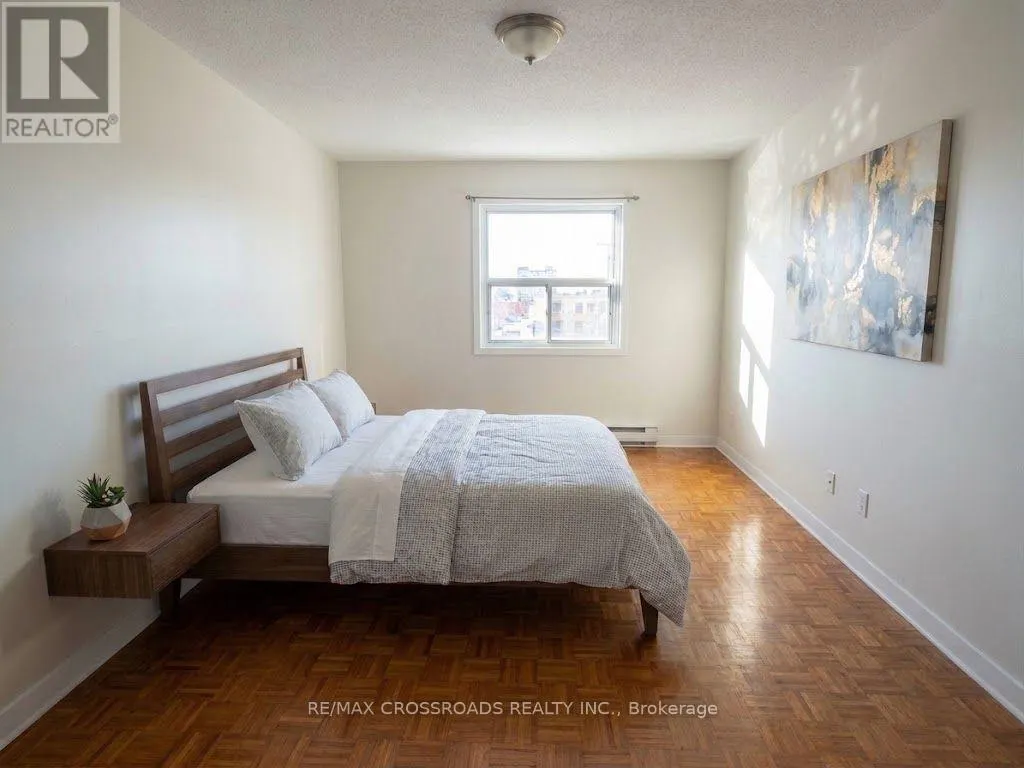 305 - 1 KINGSTON ROAD E