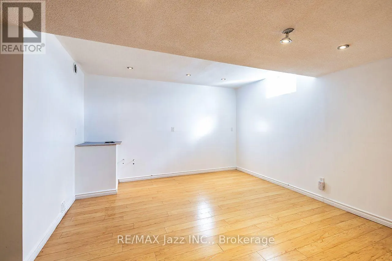 4 MCCARTNEY AVENUE
