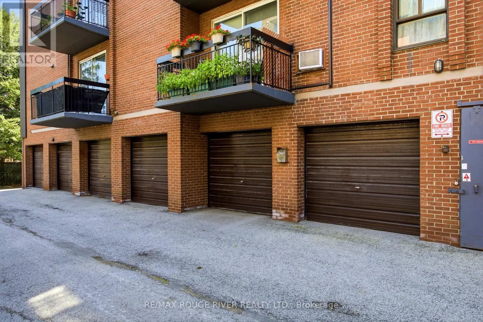 406 - 895 KENNEDY ROAD