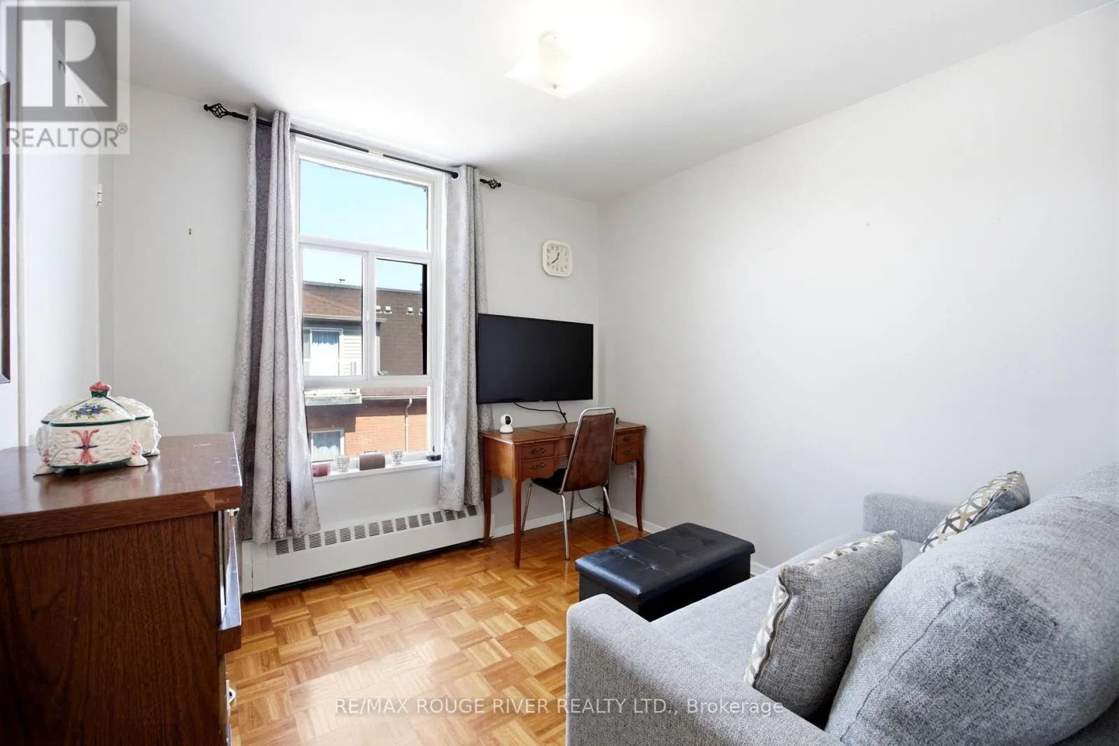 406 - 895 KENNEDY ROAD