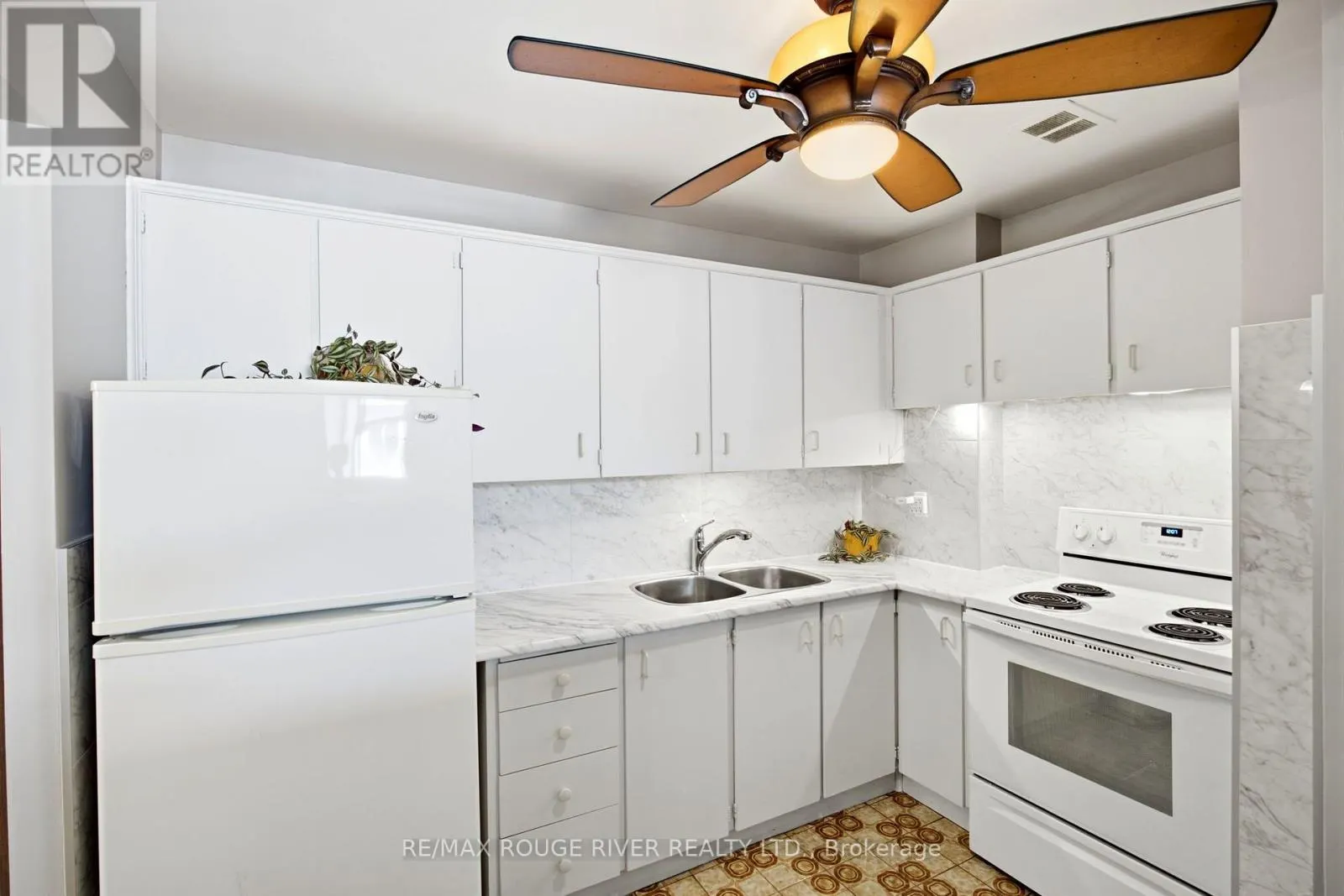 406 - 895 KENNEDY ROAD