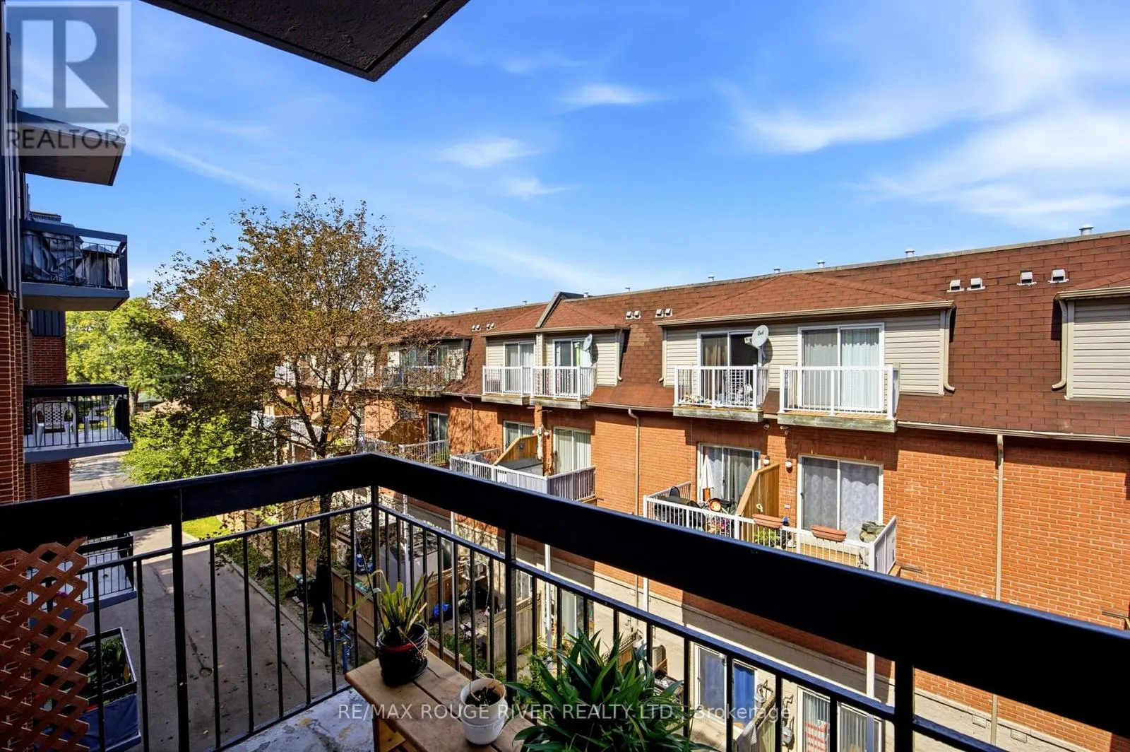 406 - 895 KENNEDY ROAD