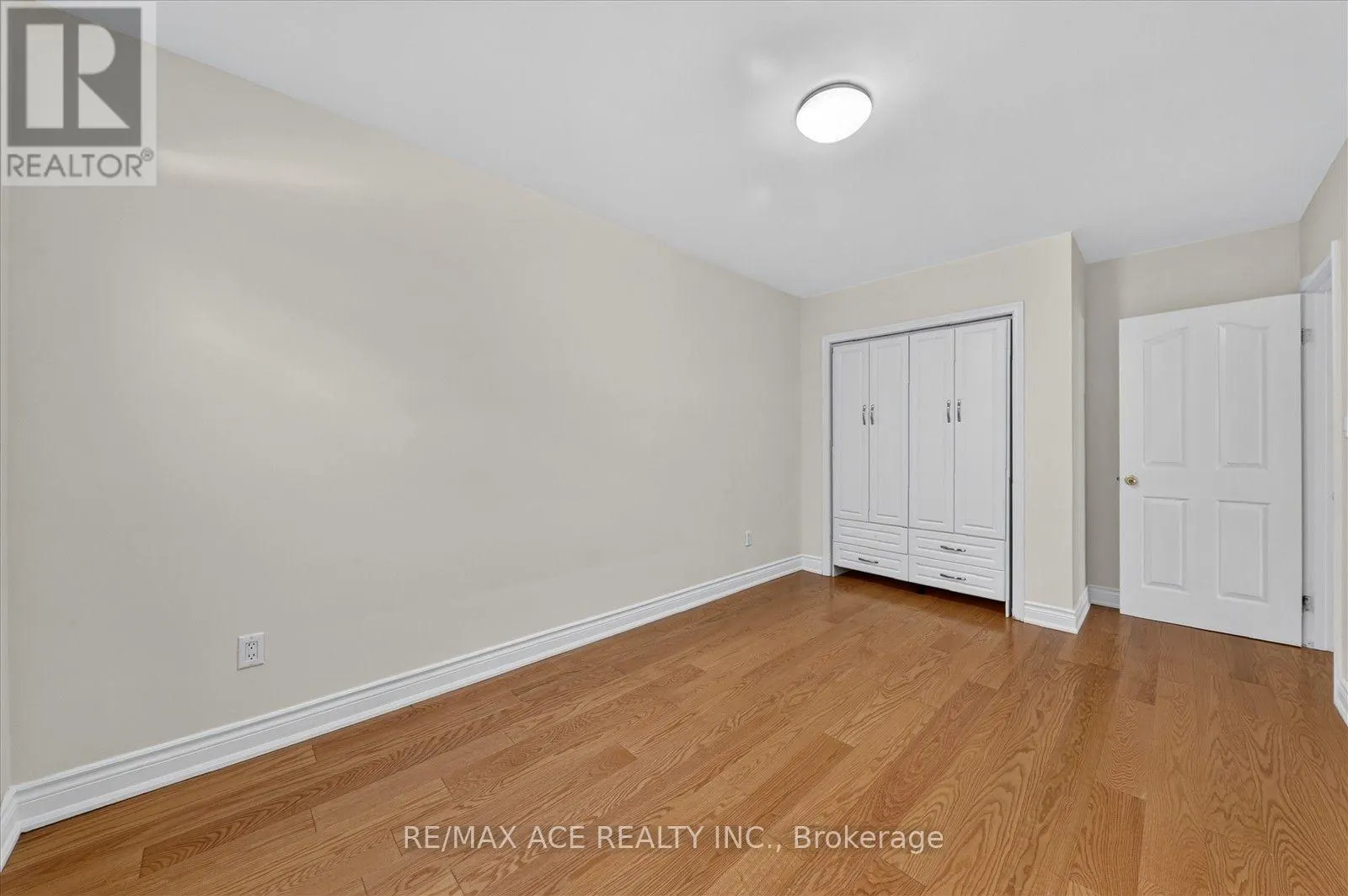 18 ROSEGLOR CRESCENT