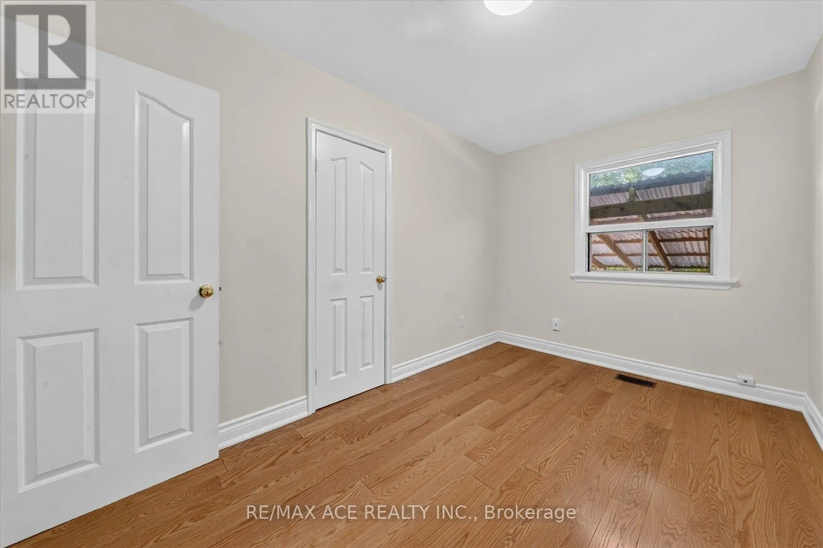 18 ROSEGLOR CRESCENT
