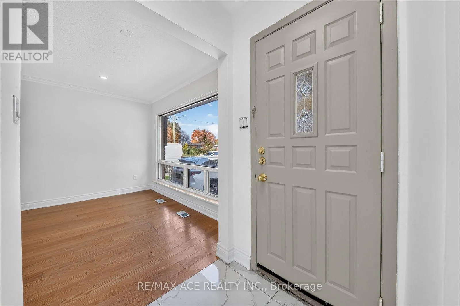 18 ROSEGLOR CRESCENT