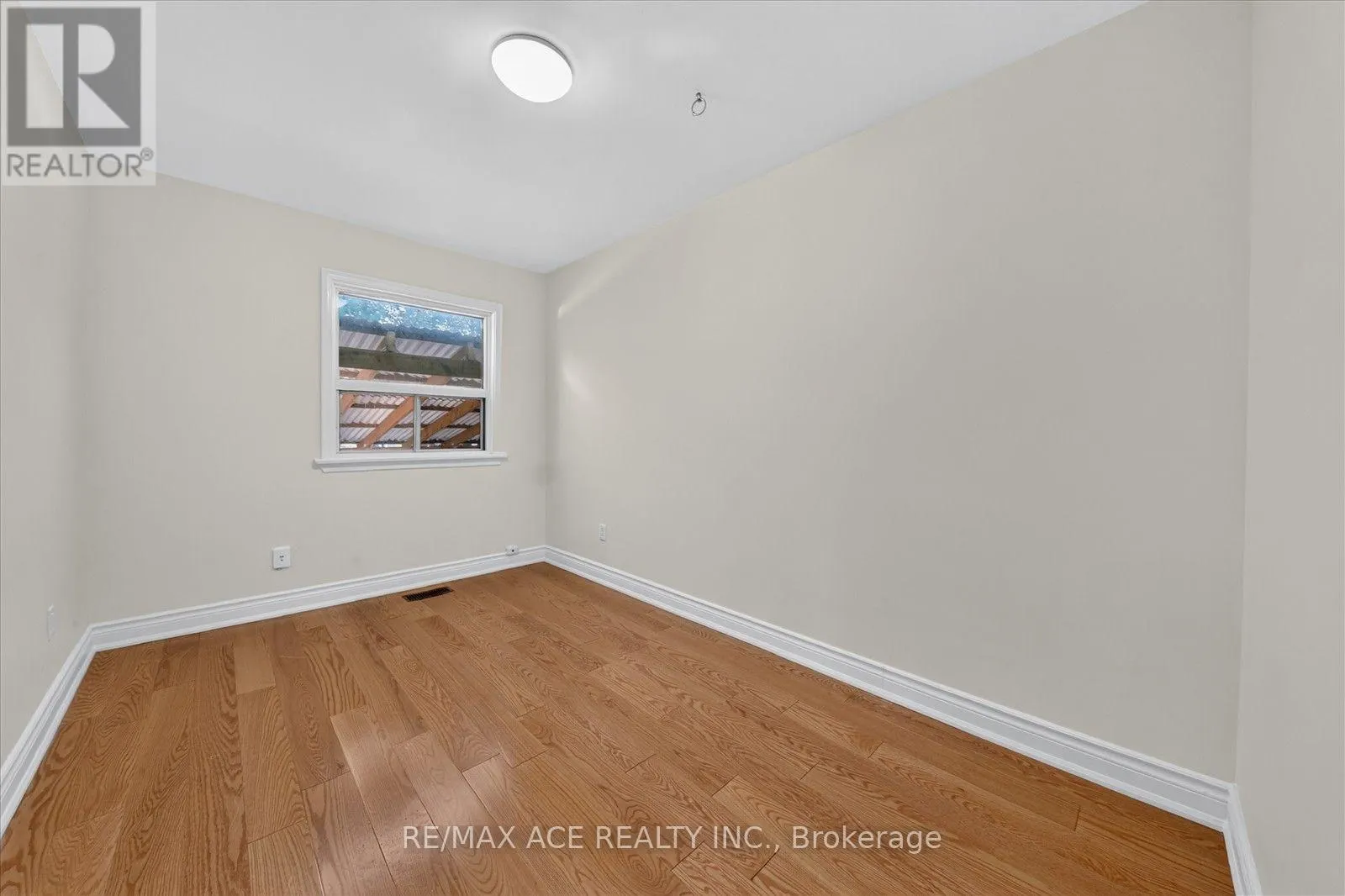 18 ROSEGLOR CRESCENT