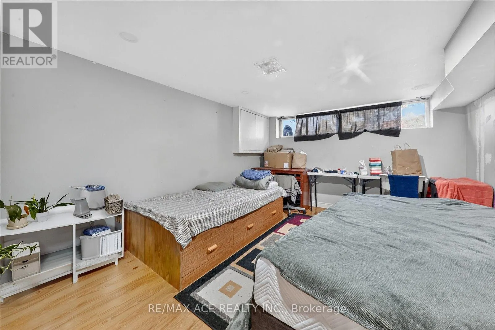 18 ROSEGLOR CRESCENT