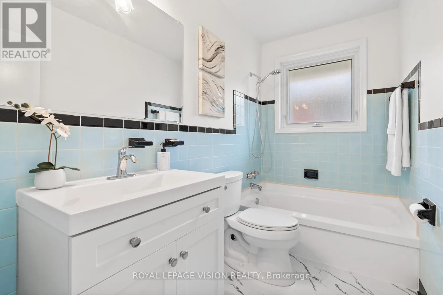 6 MACDUFF CRESCENT