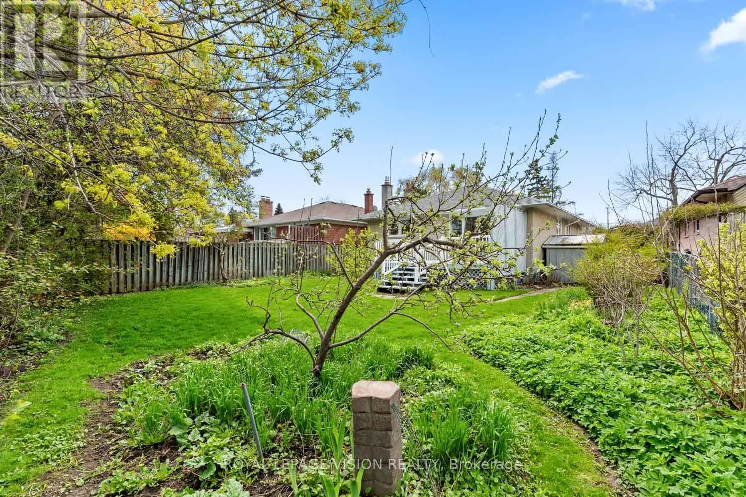 6 MACDUFF CRESCENT