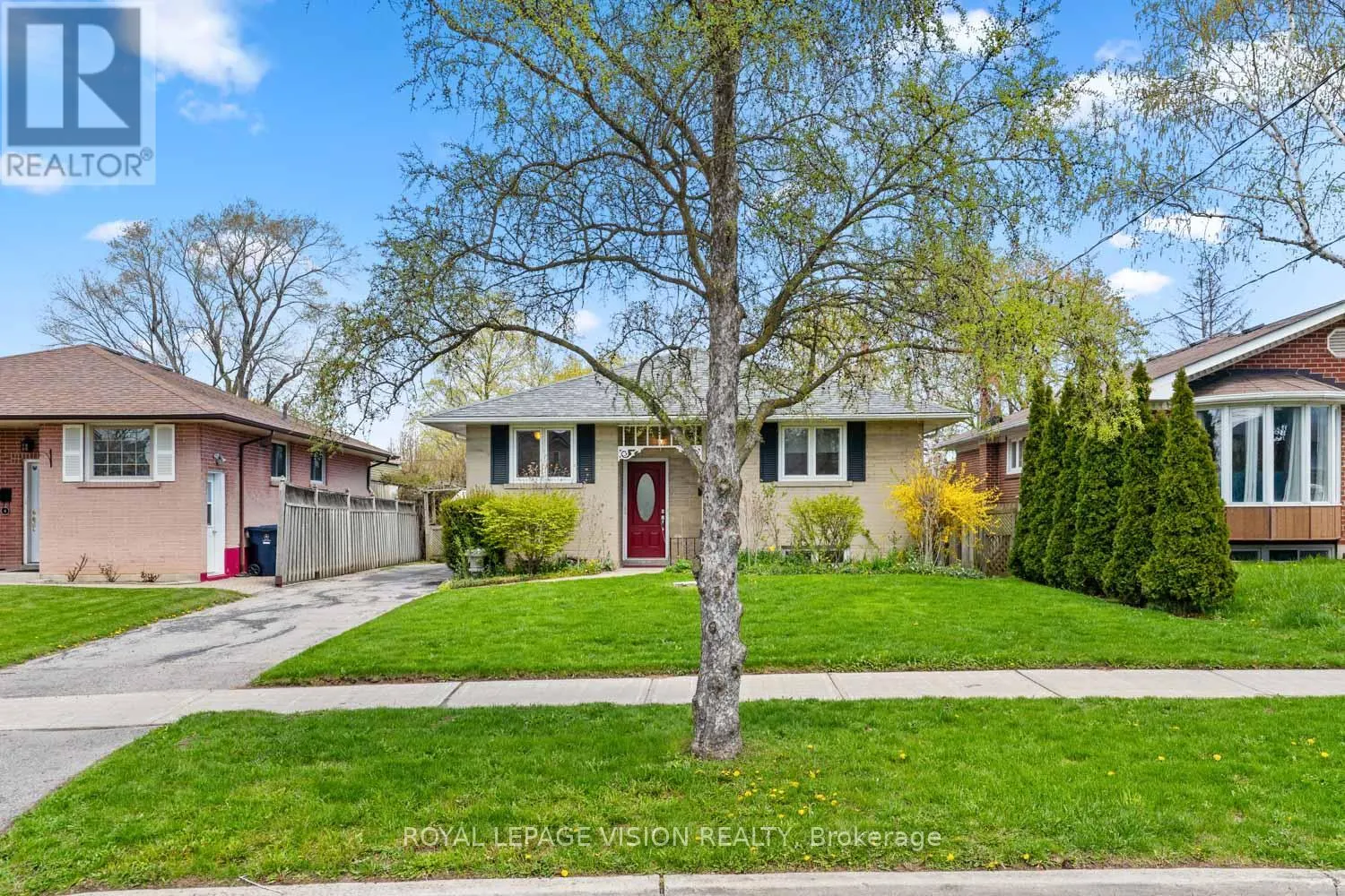 6 MACDUFF CRESCENT