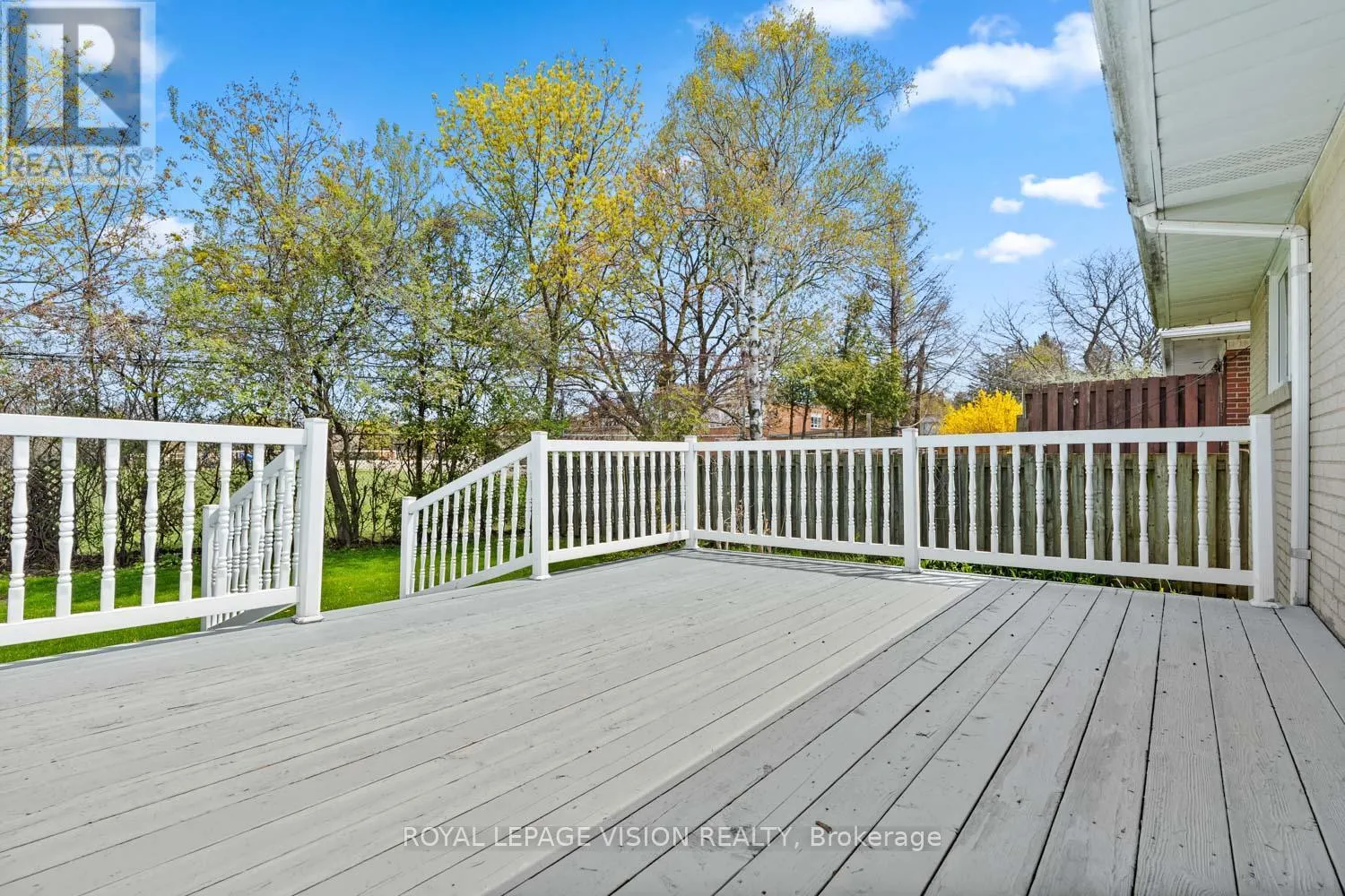 6 MACDUFF CRESCENT