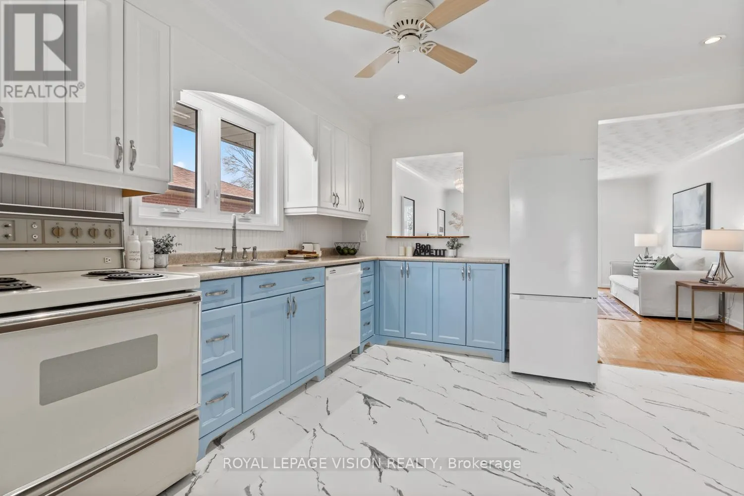 6 MACDUFF CRESCENT