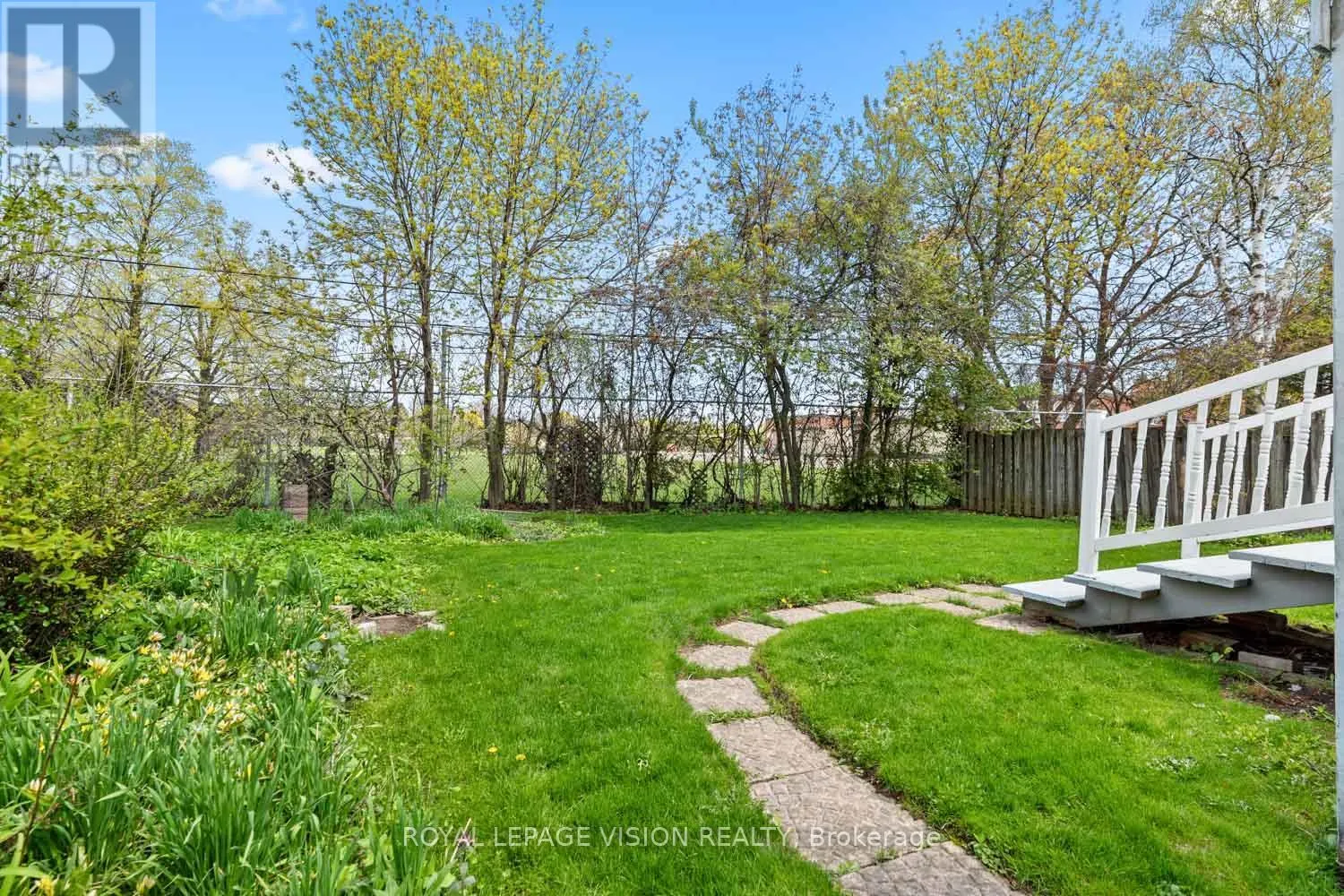 6 MACDUFF CRESCENT