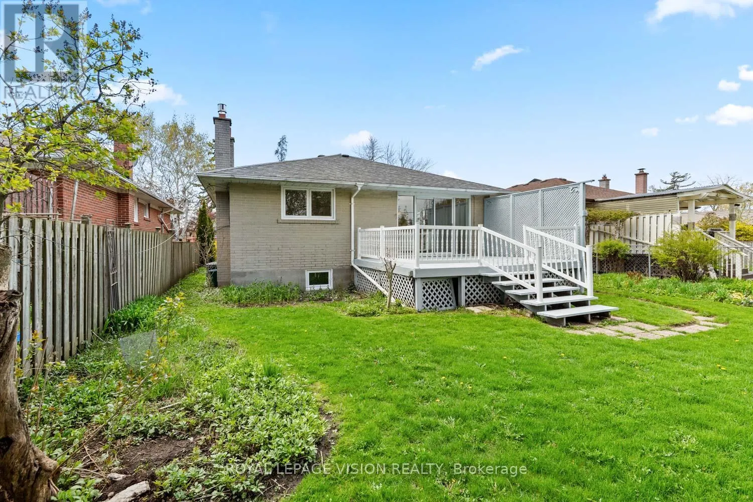 6 MACDUFF CRESCENT