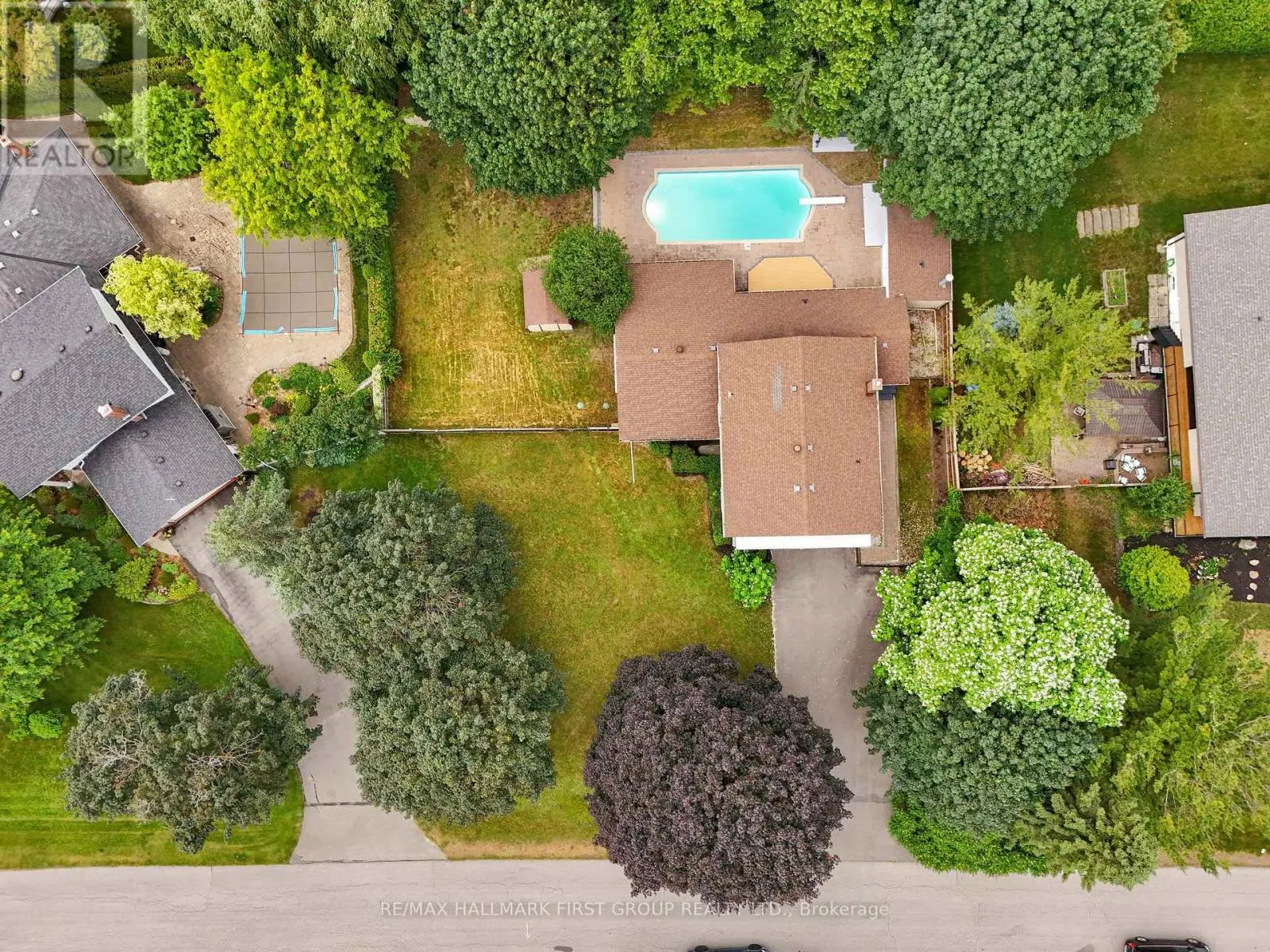890 BRIARWOOD DRIVE