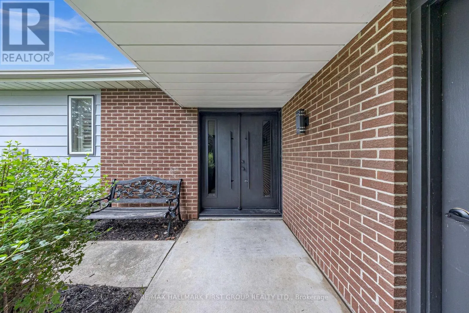 890 BRIARWOOD DRIVE