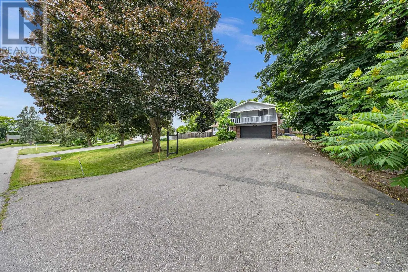 890 BRIARWOOD DRIVE