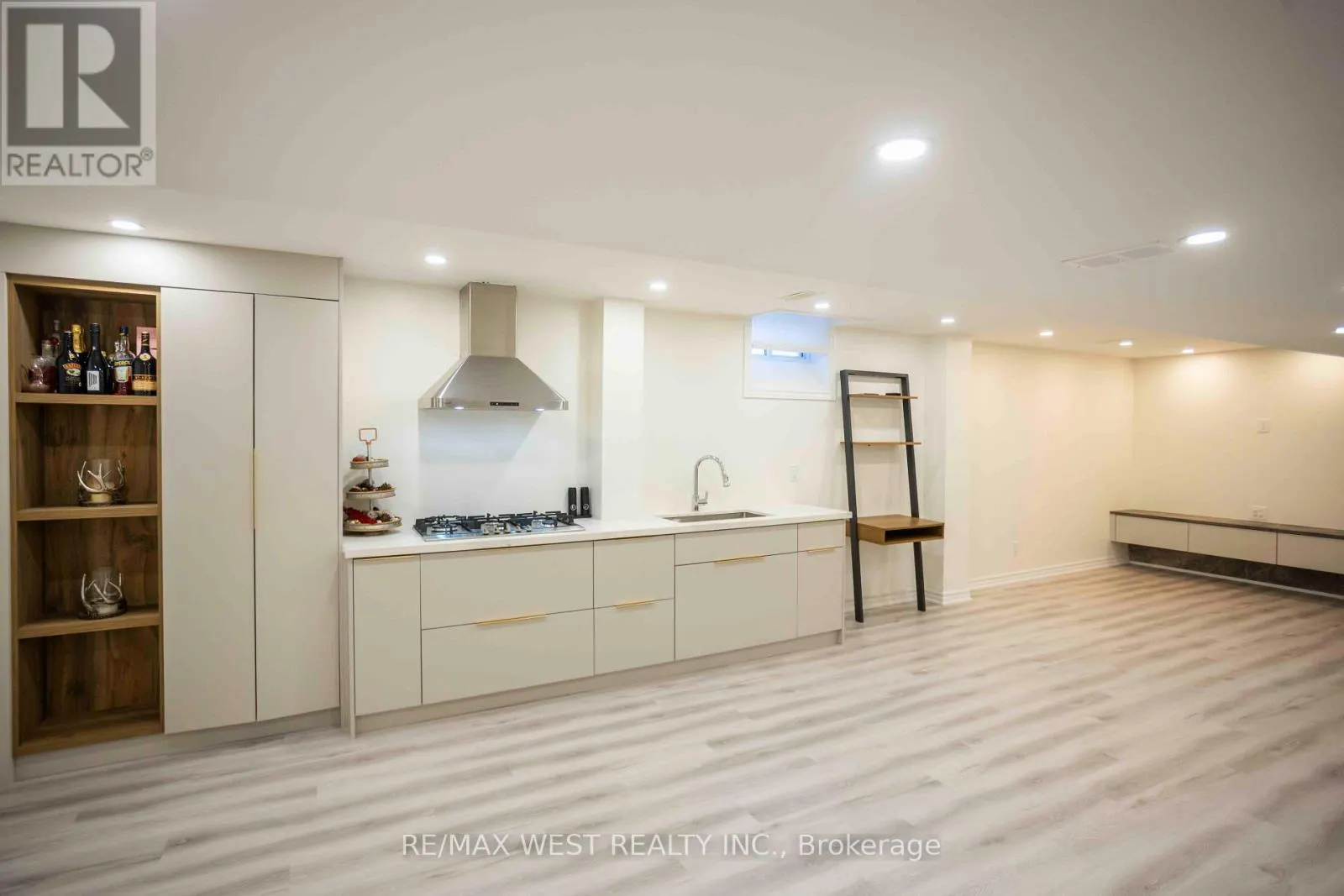 252 PIMLICO DRIVE