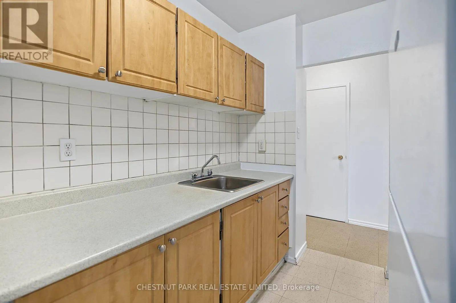 517 - 888 GLEN STREET