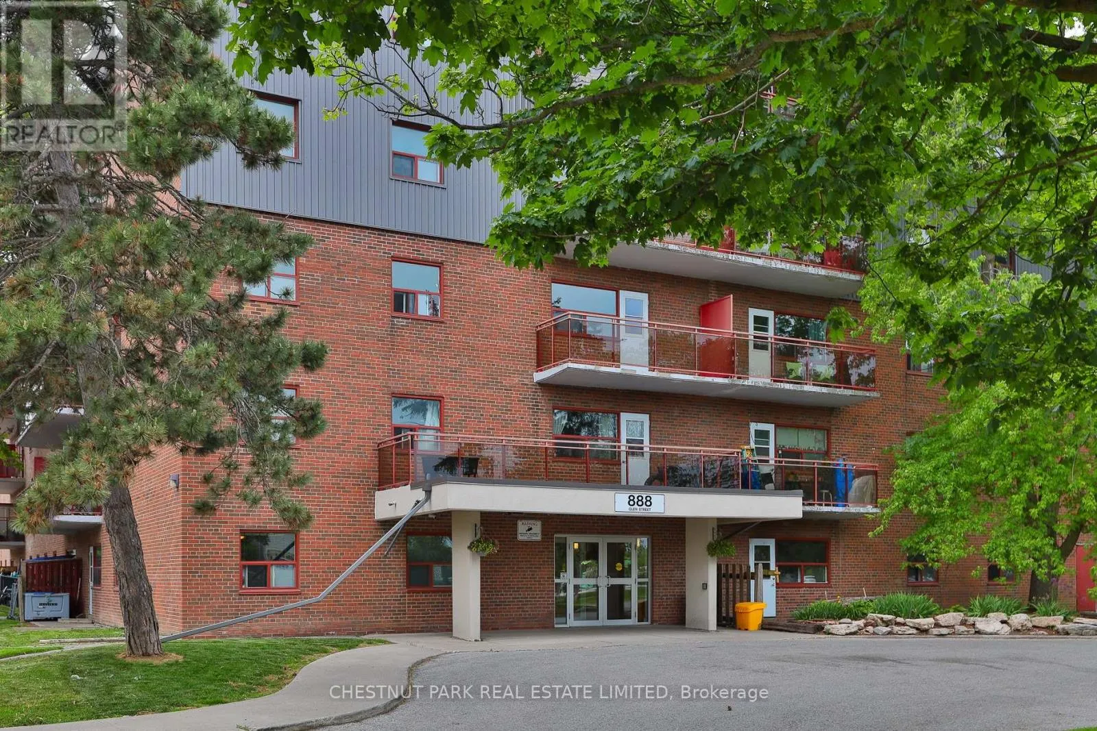 517 - 888 GLEN STREET