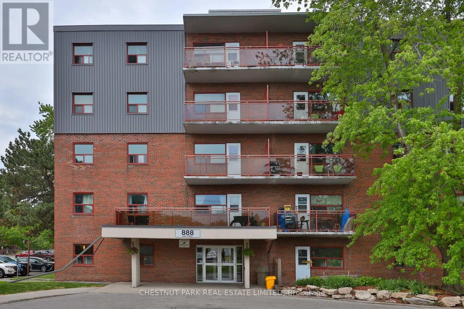517 - 888 GLEN STREET