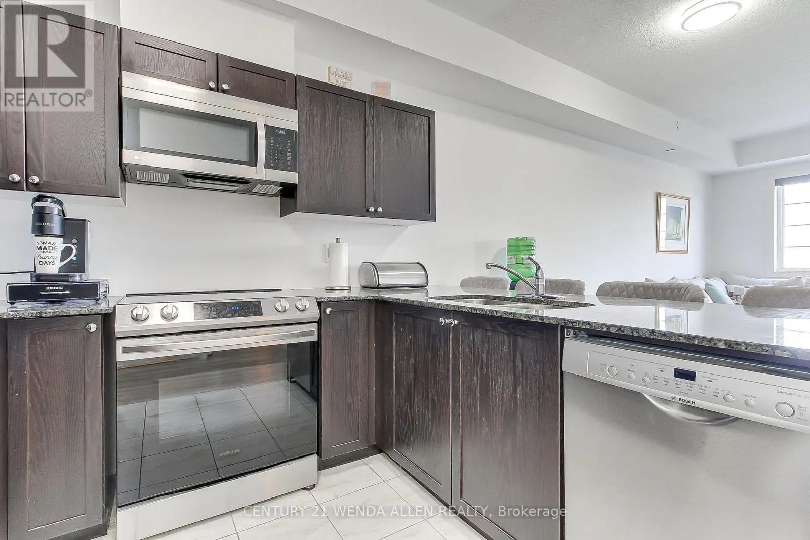 409 - 70 SHIPWAY AVENUE