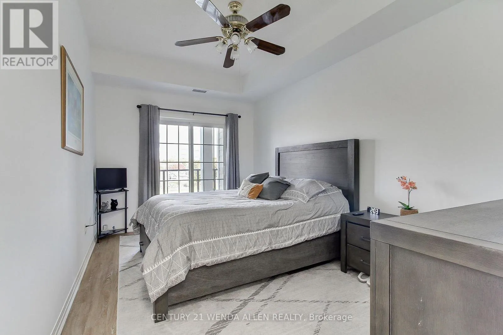 409 - 70 SHIPWAY AVENUE
