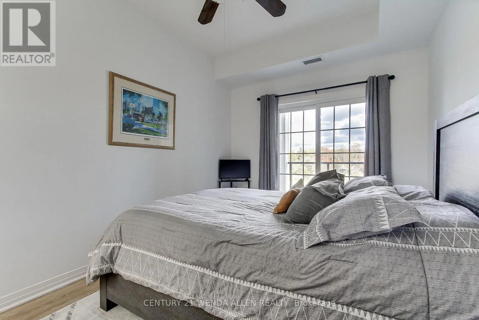 409 - 70 SHIPWAY AVENUE