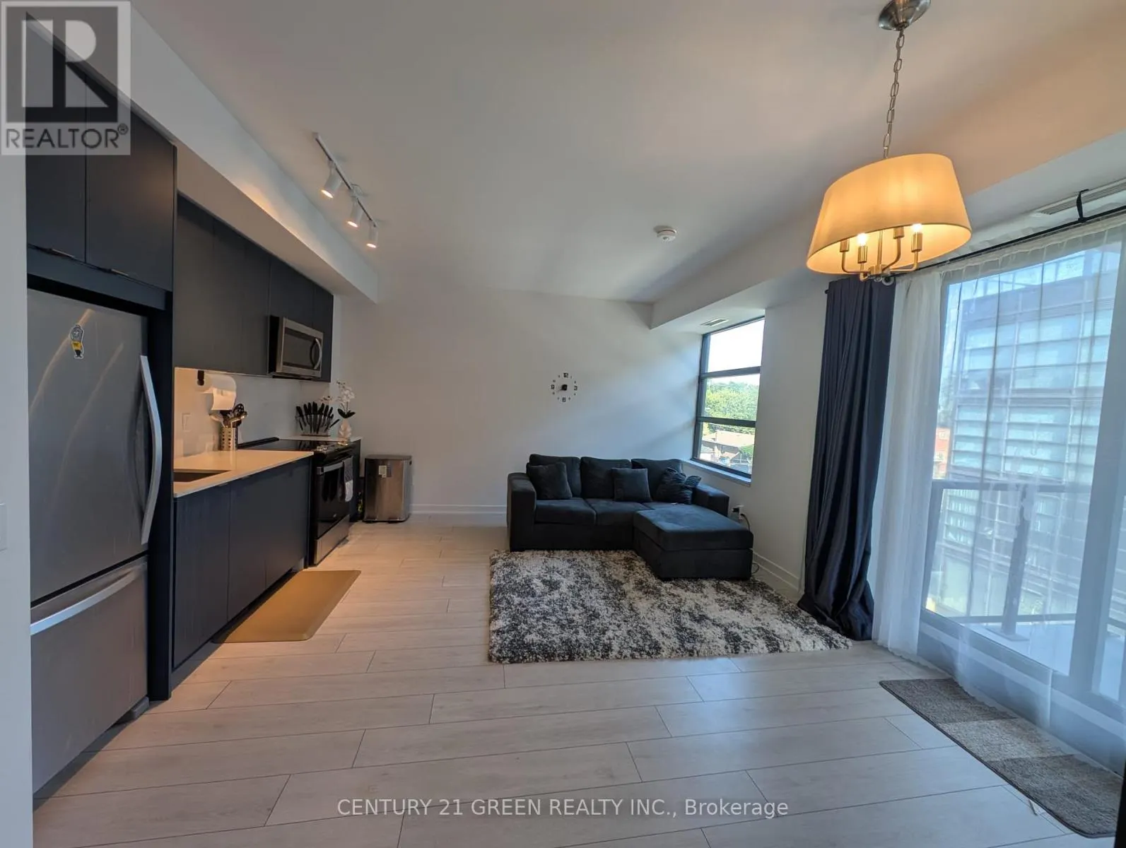 323C - 1612 CHARLES STREET