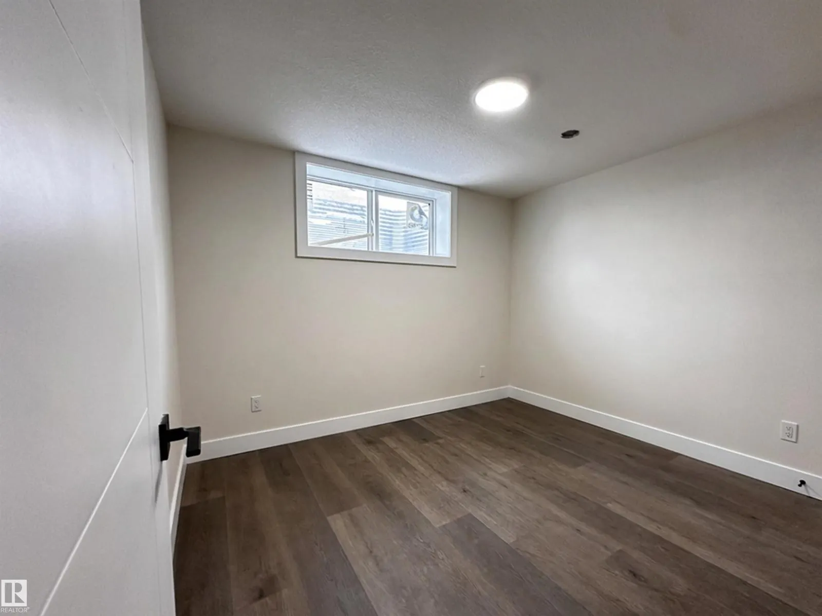 14807 98 AV NW