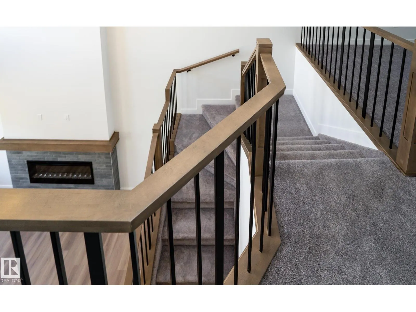 2504 158 ST SW