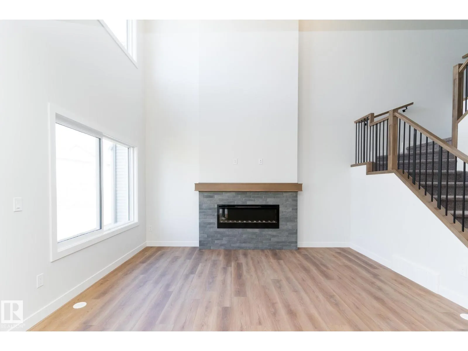 2504 158 ST SW