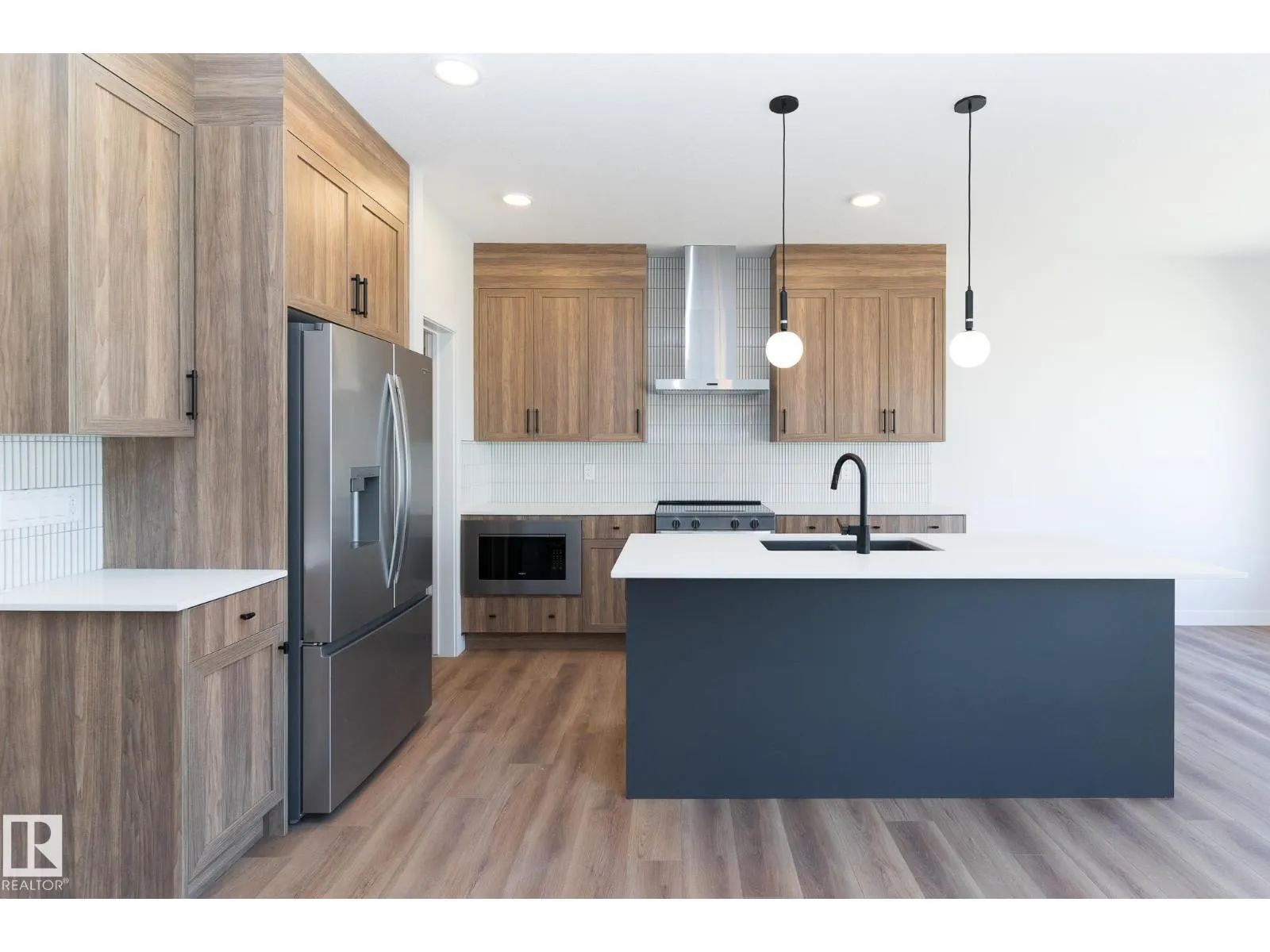 2504 158 ST SW