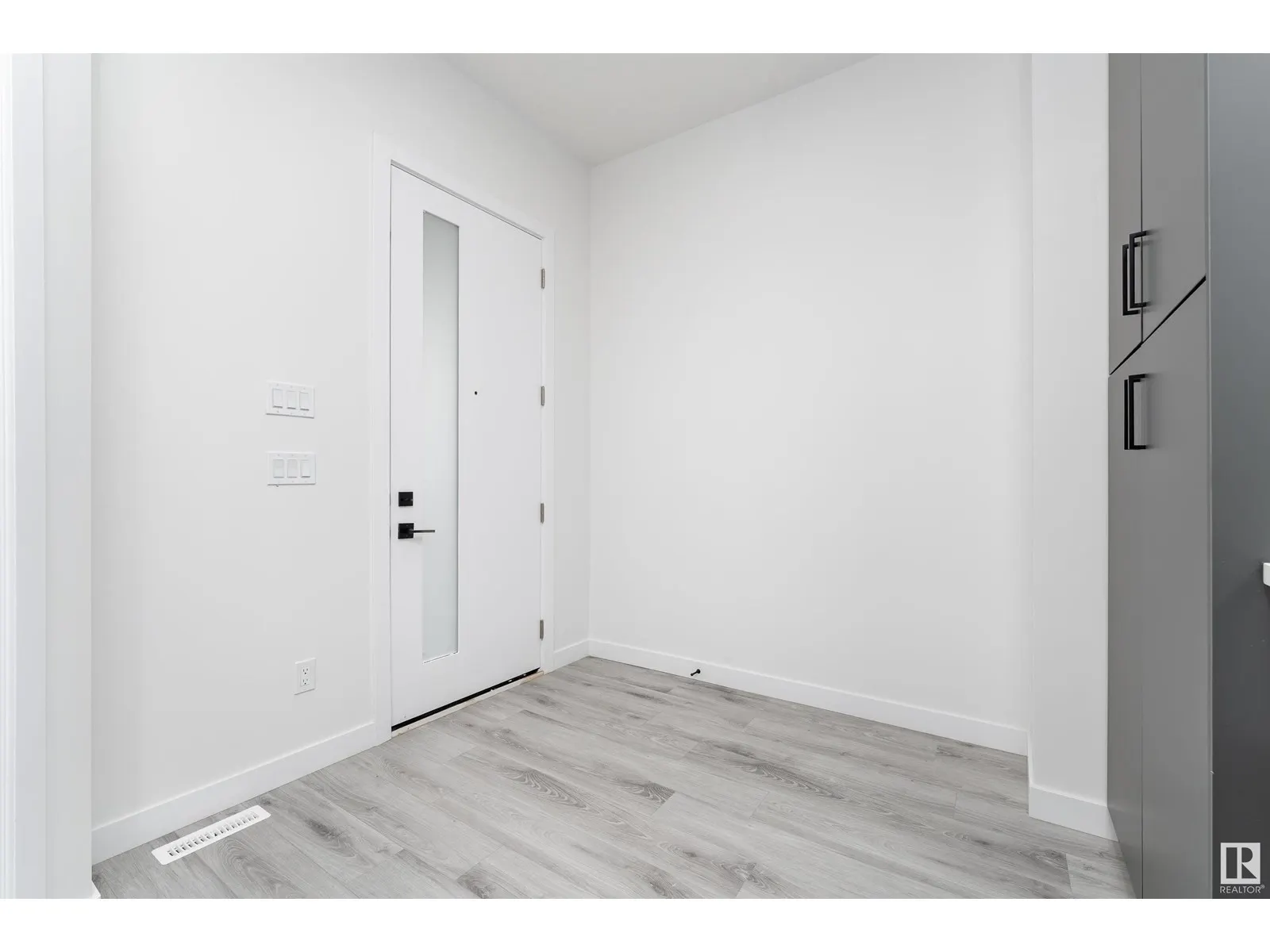 145 Graybriar DR