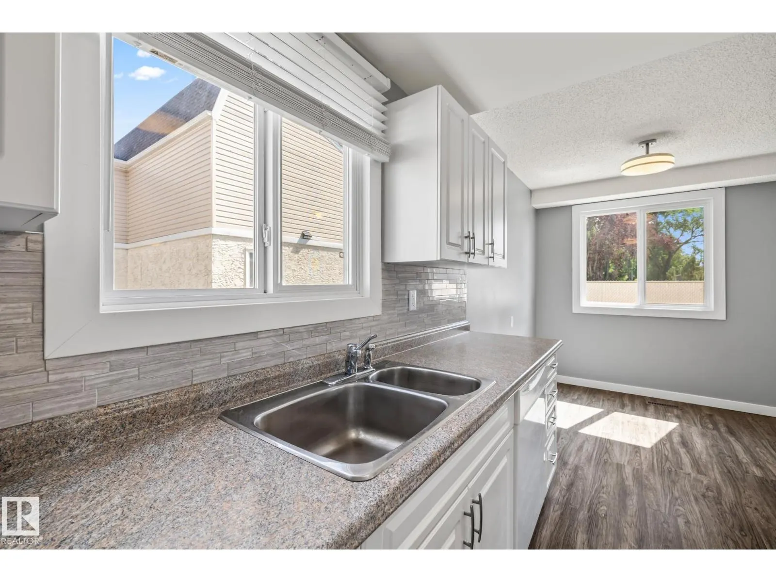 2B CLAREVIEW VG NW