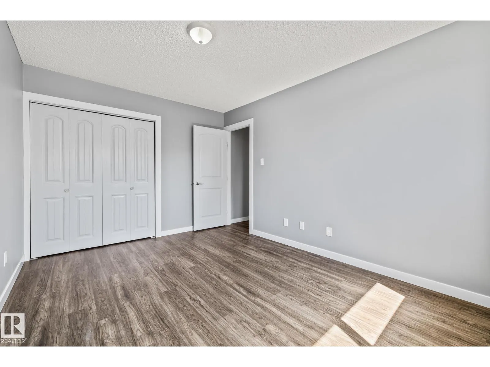 2B CLAREVIEW VG NW