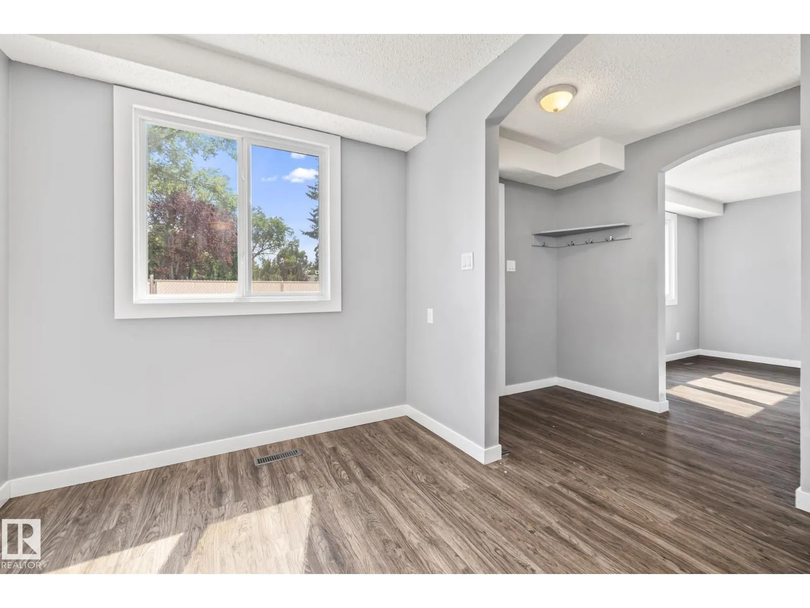 2B CLAREVIEW VG NW