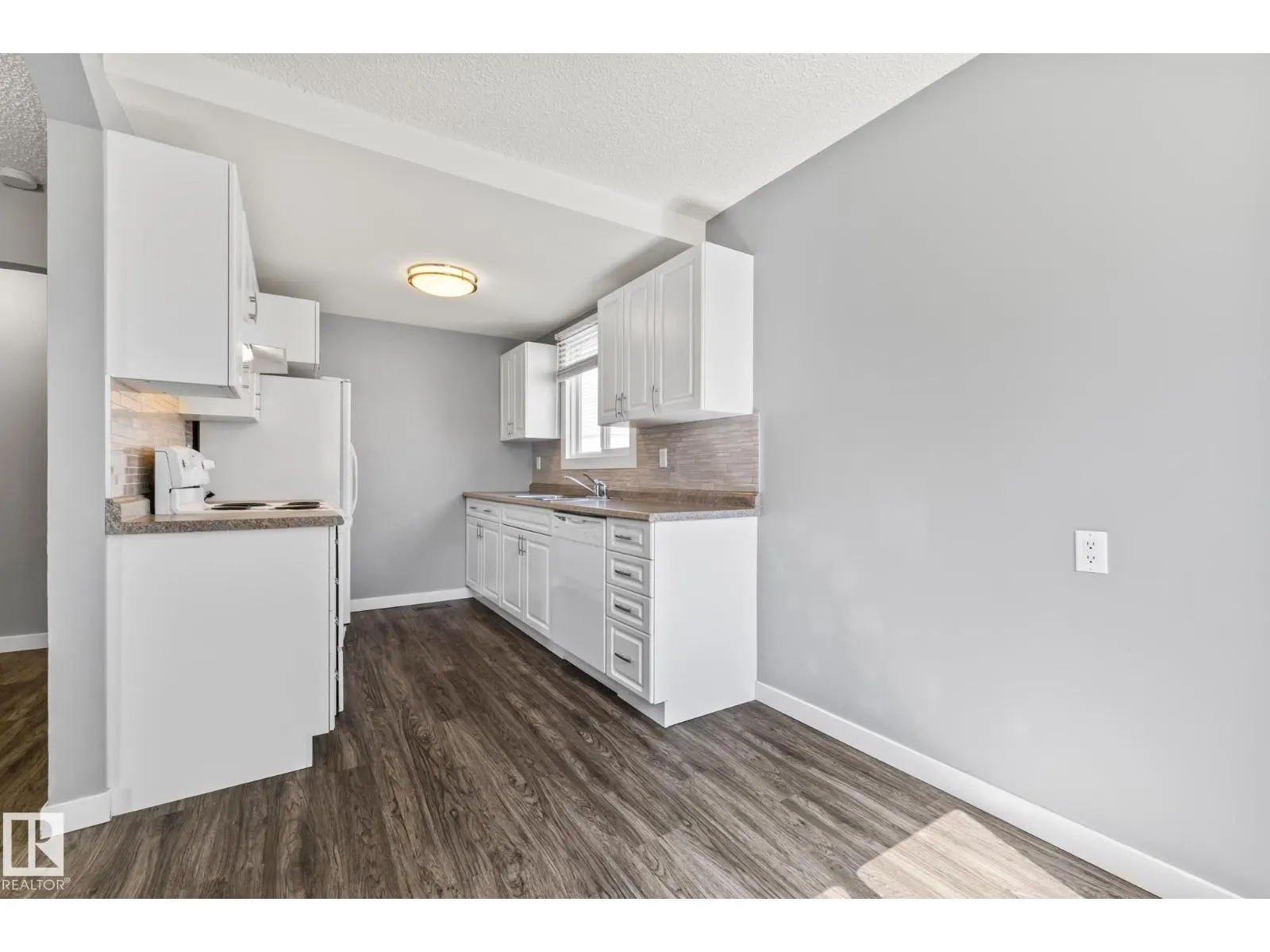 2B CLAREVIEW VG NW