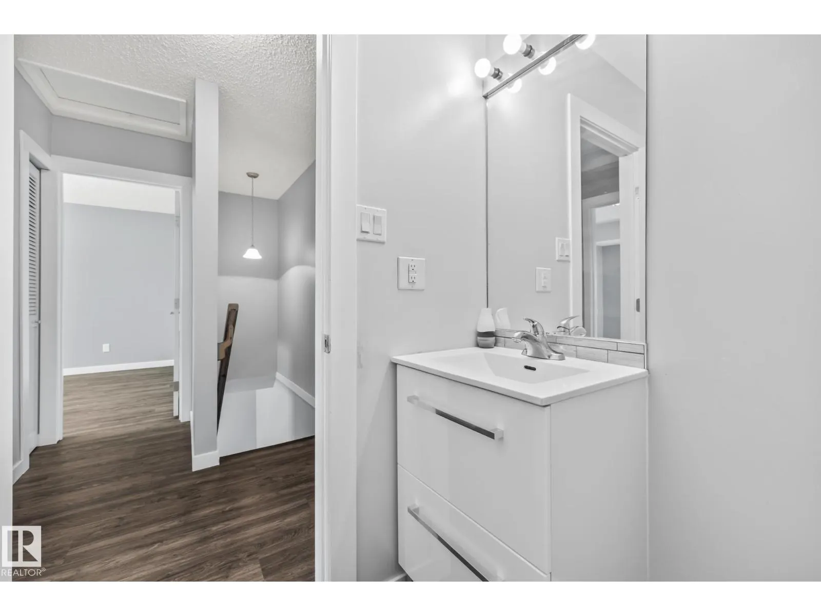 2B CLAREVIEW VG NW