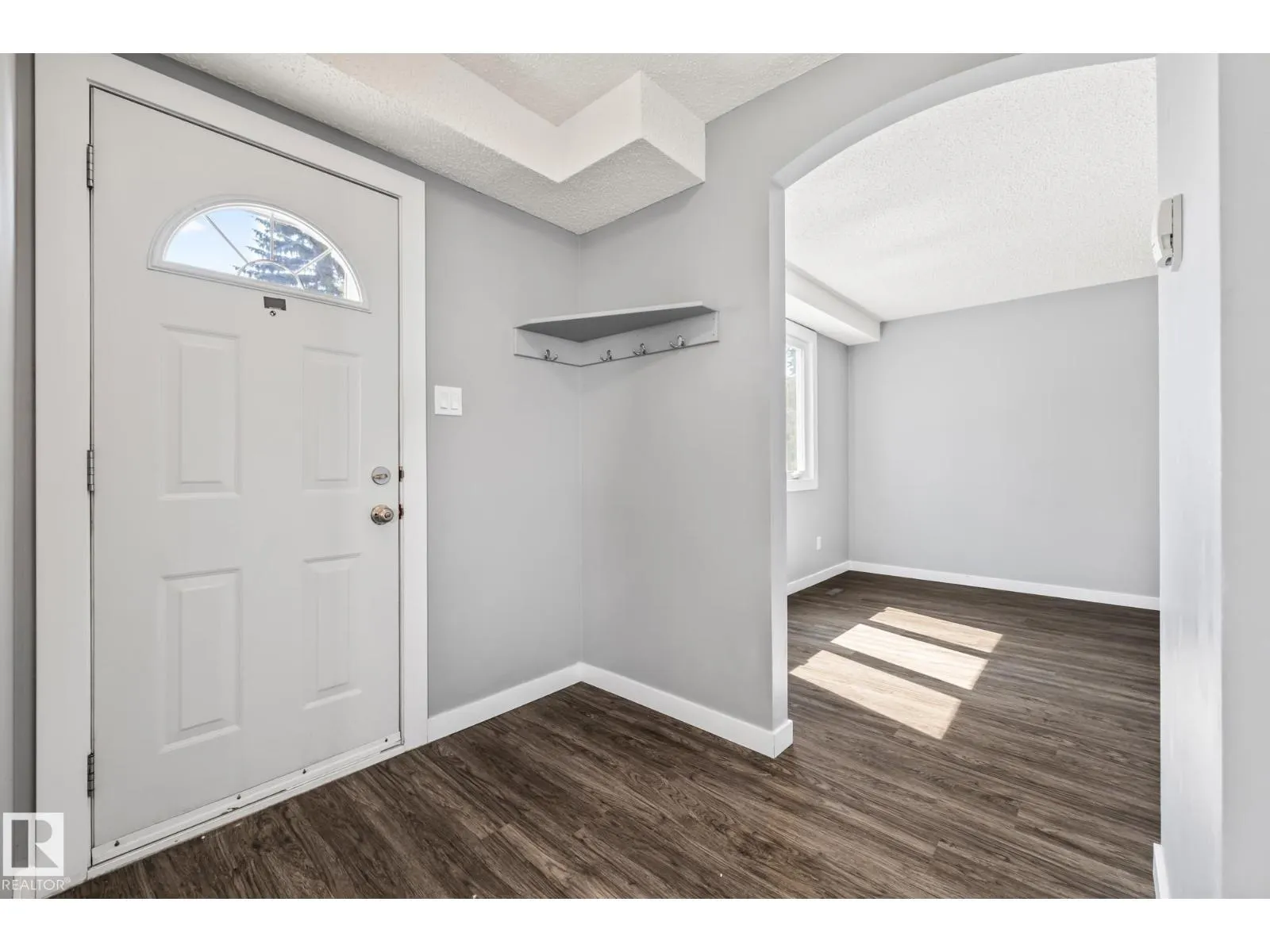 2B CLAREVIEW VG NW