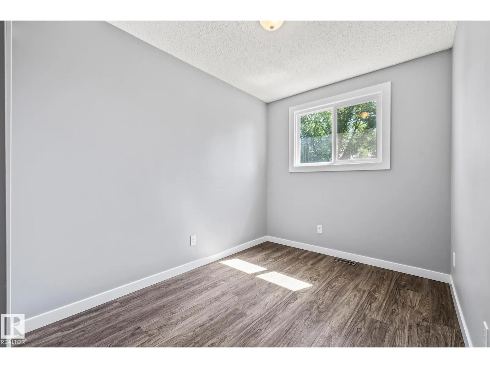 2B CLAREVIEW VG NW