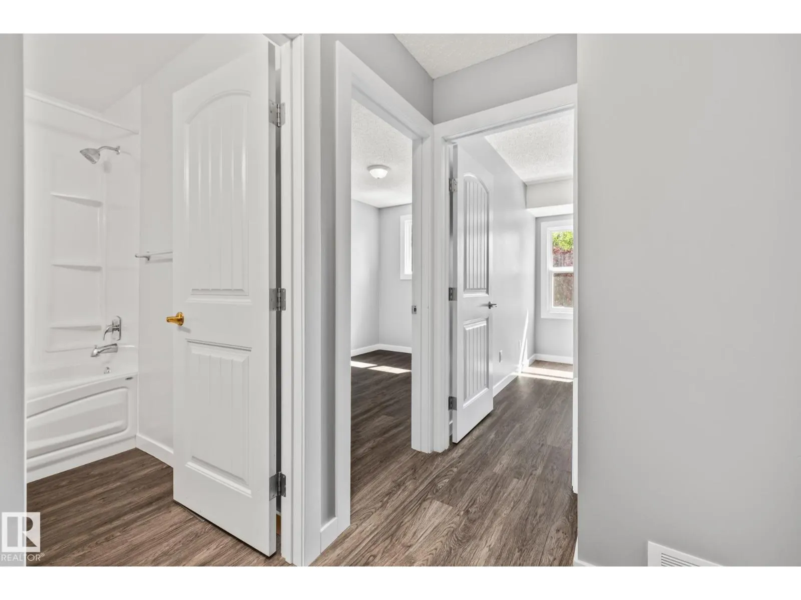 2B CLAREVIEW VG NW