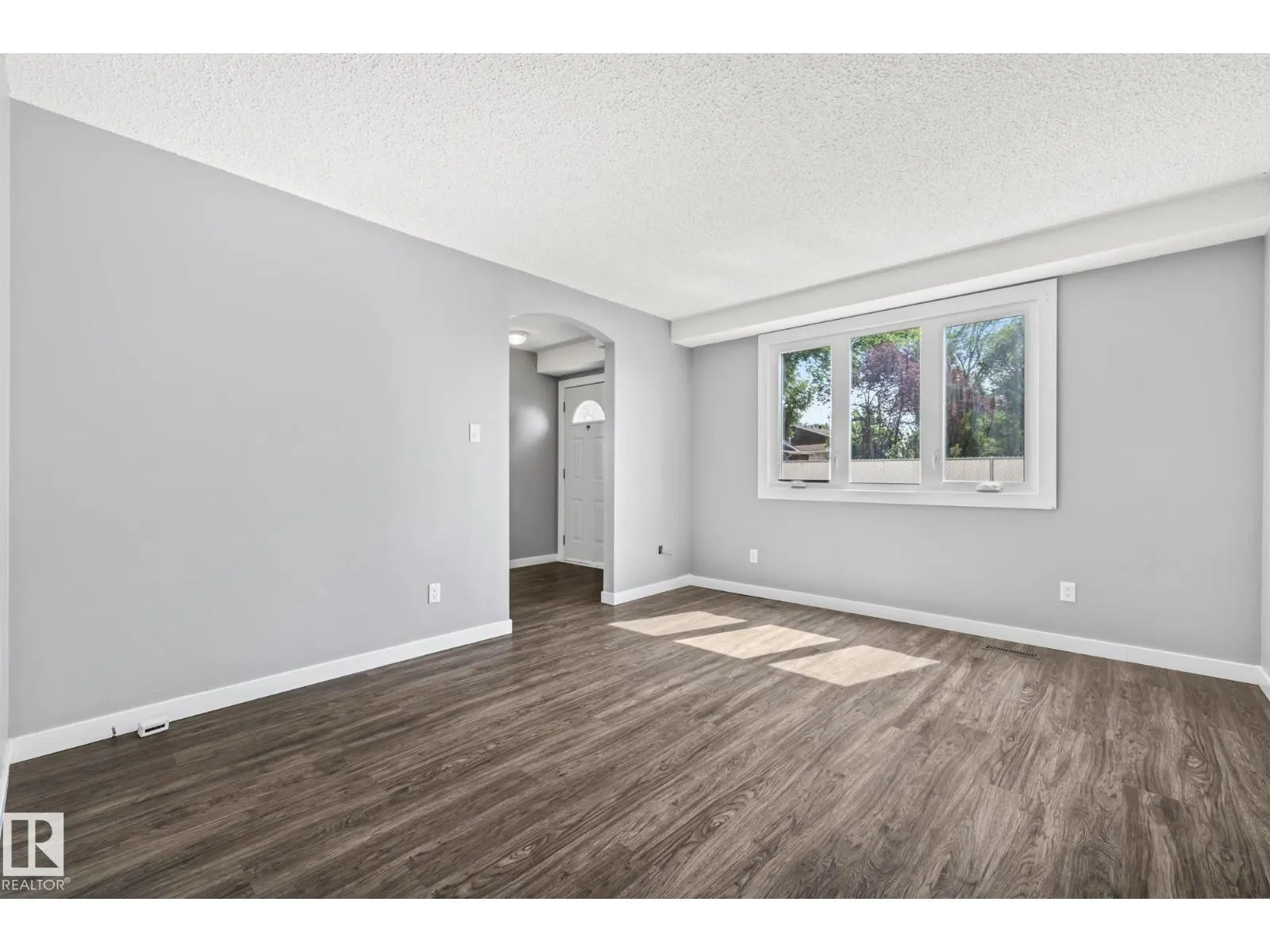 2B CLAREVIEW VG NW