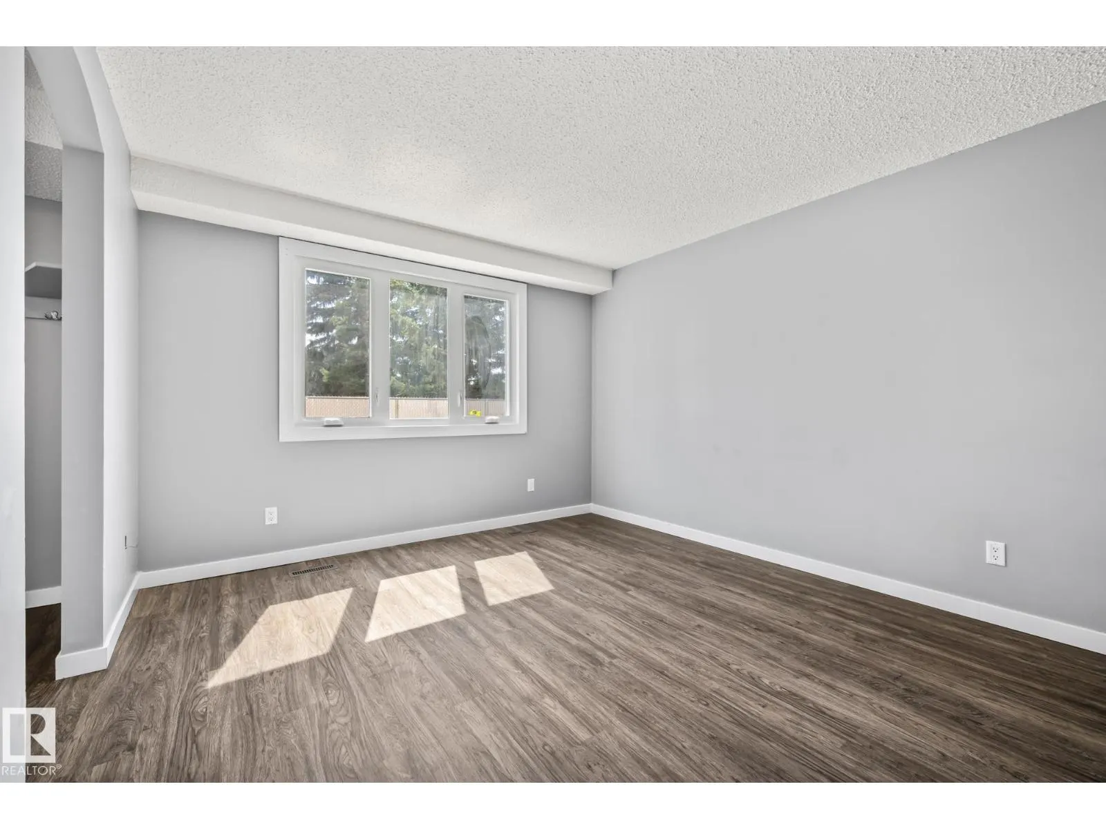 2B CLAREVIEW VG NW