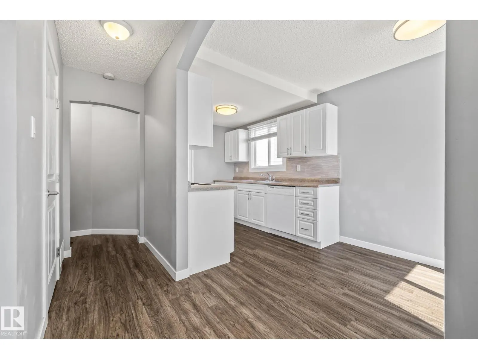 2B CLAREVIEW VG NW