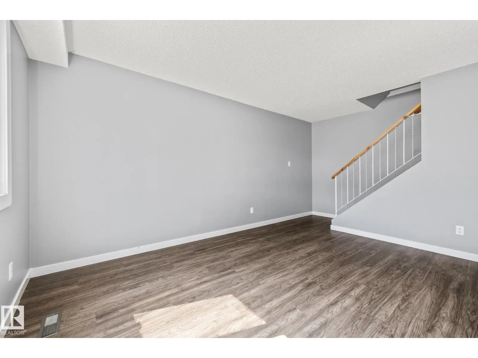 2B CLAREVIEW VG NW