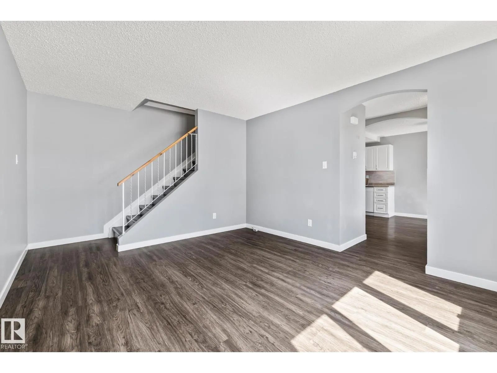 2B CLAREVIEW VG NW