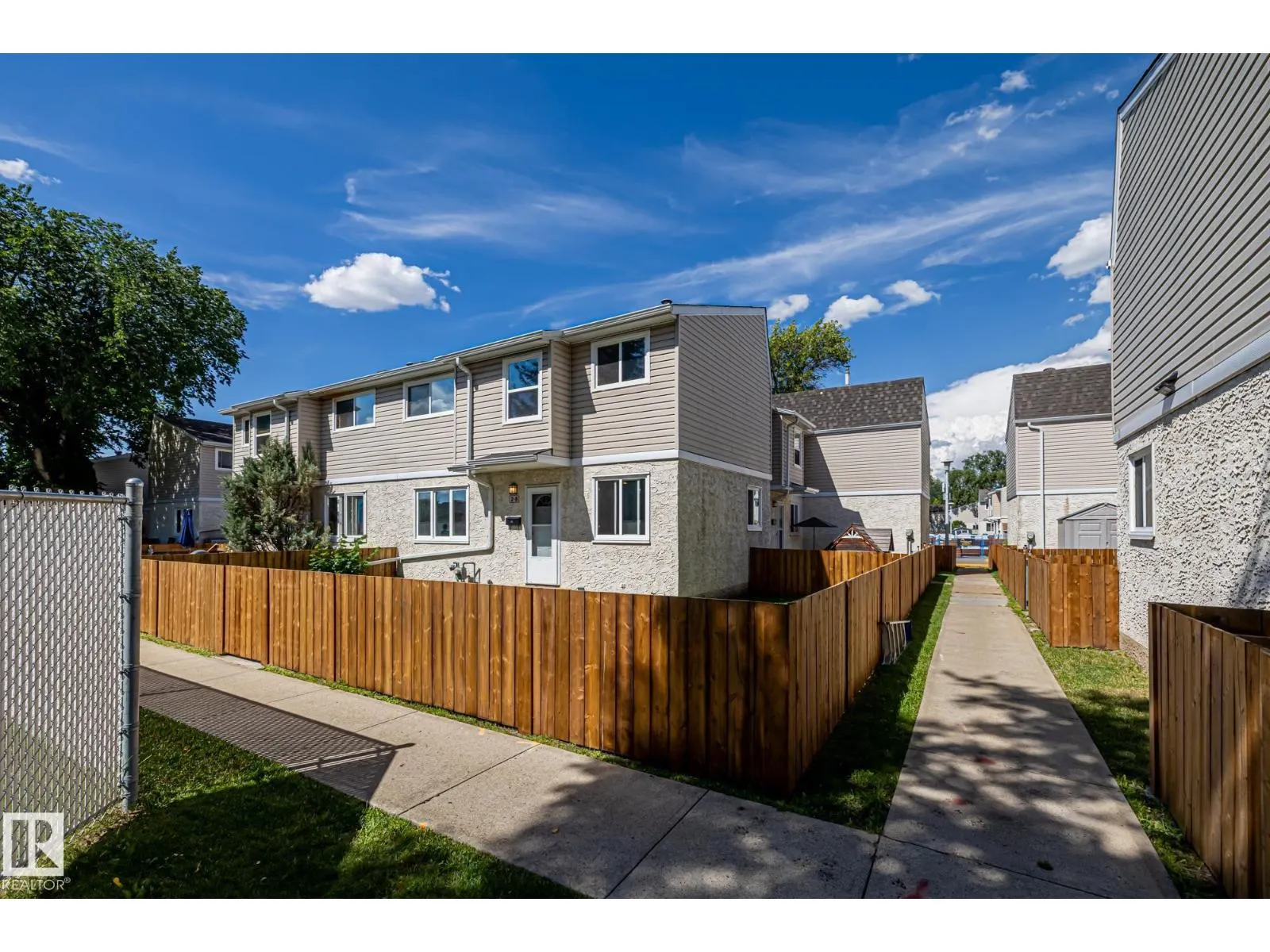 2B CLAREVIEW VG NW