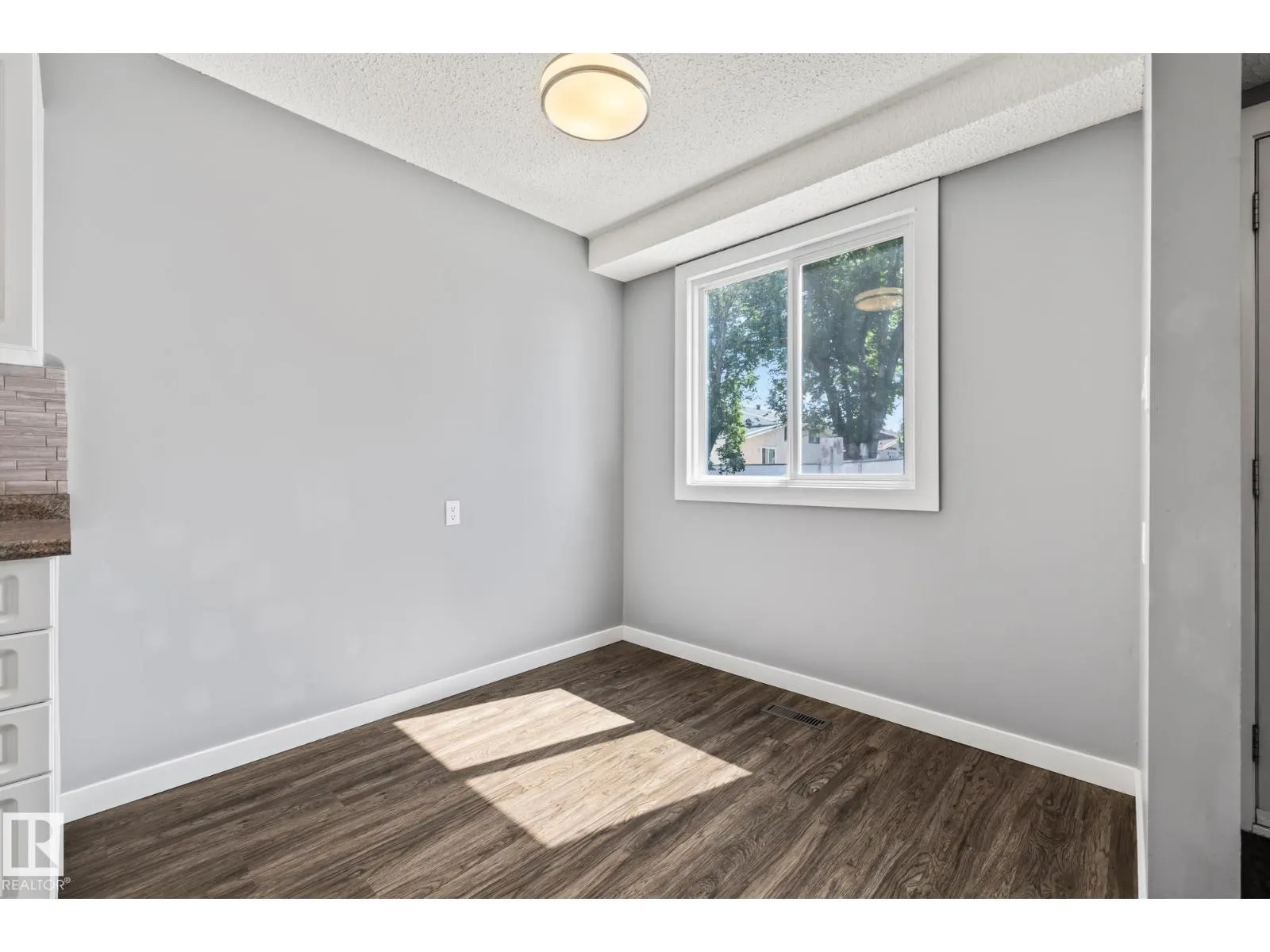 2B CLAREVIEW VG NW